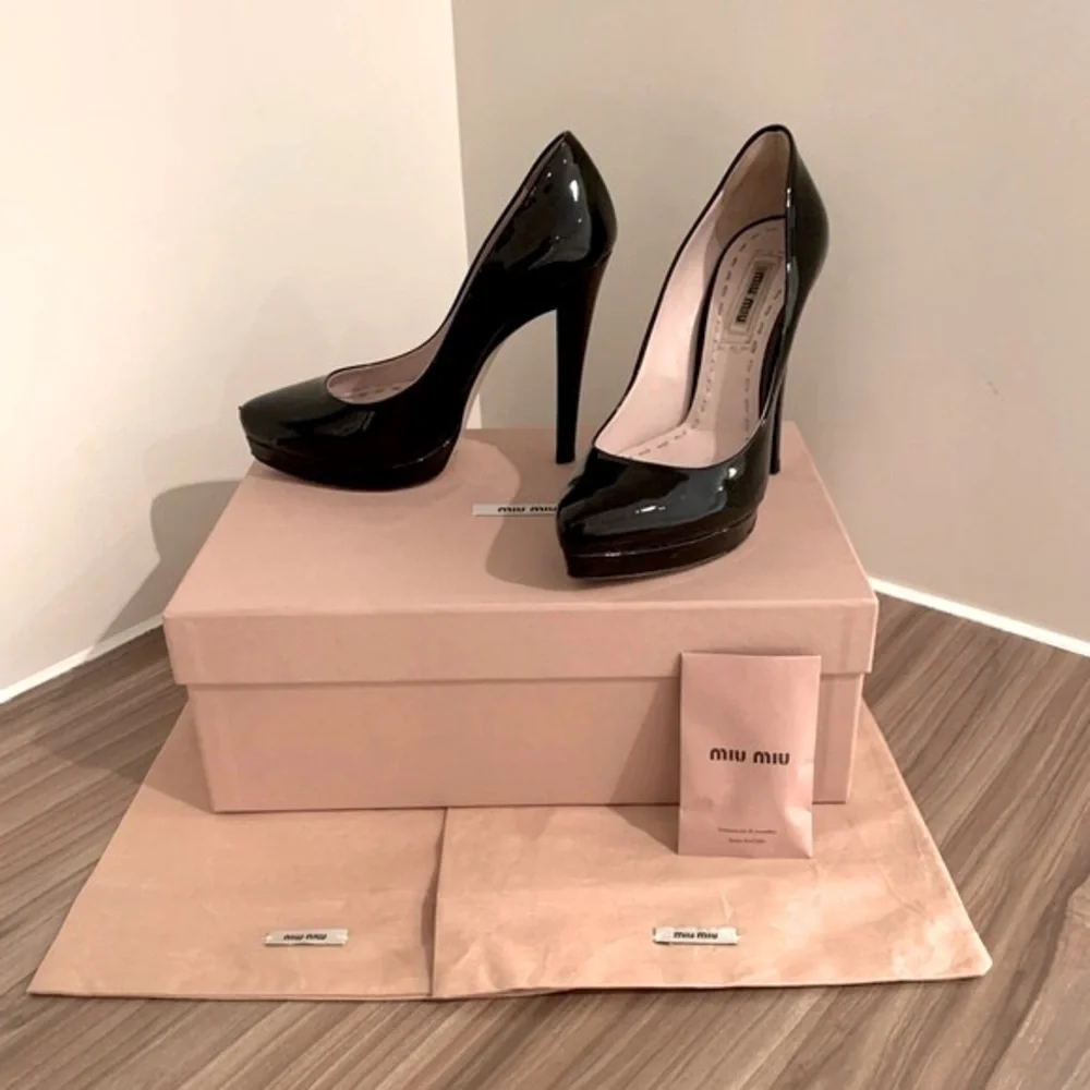 Miu Miu Vernice 2 platform pump - Picture 2 of 15